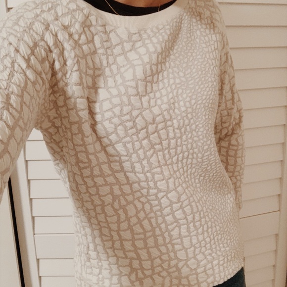 Calvin Klein sweater - Picture 2 of 4